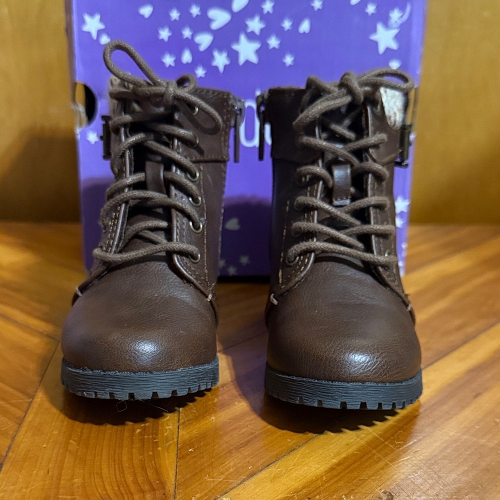 Kids Size 7M Brown Abigail Boots - Picture 6 of 11